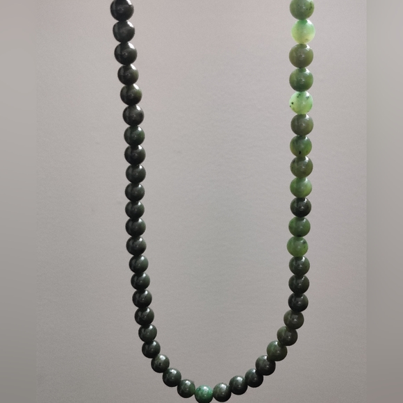 Vintage Genuine Jadeite Necklace - Picture 2 of 16